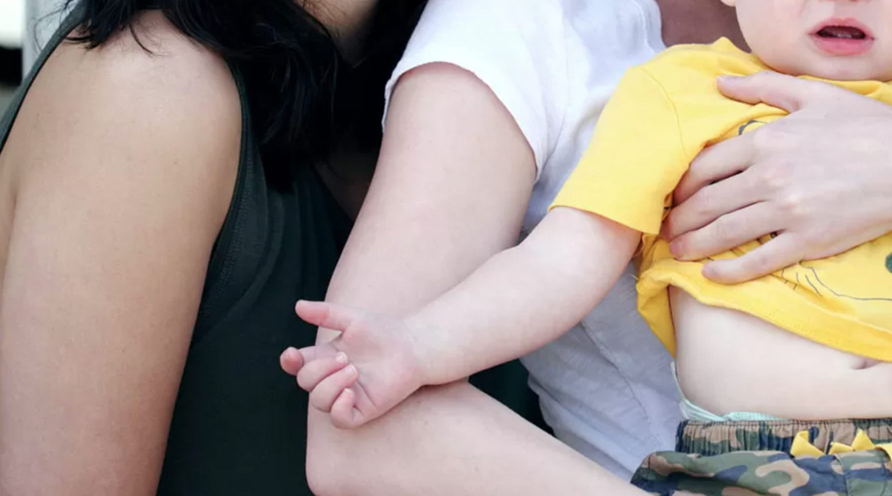 Figlio ping-pong tra due donne finisce con madre non biologica 1